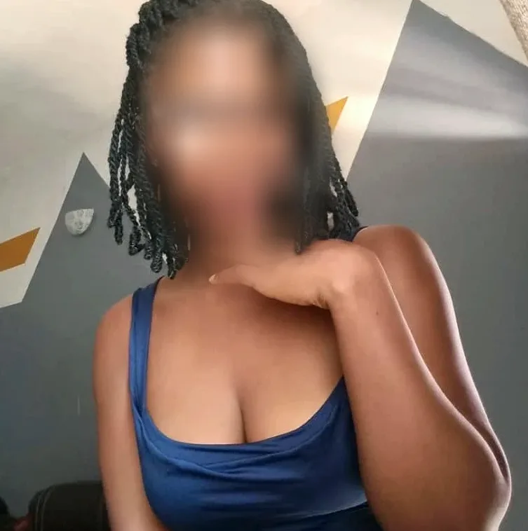 Amber, 29