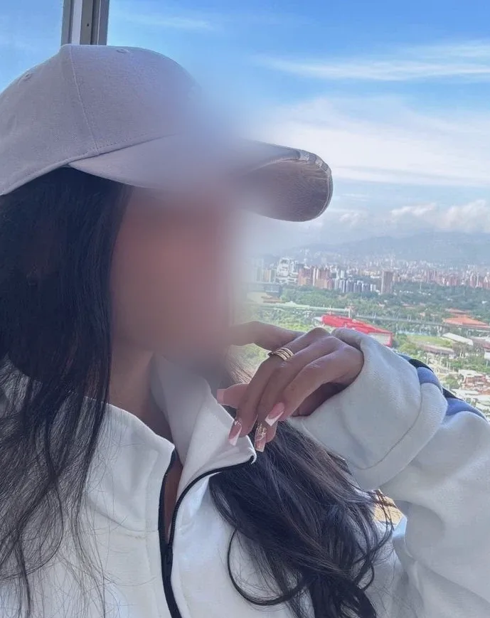 Denise, 23