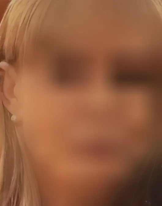 Isabel, 25